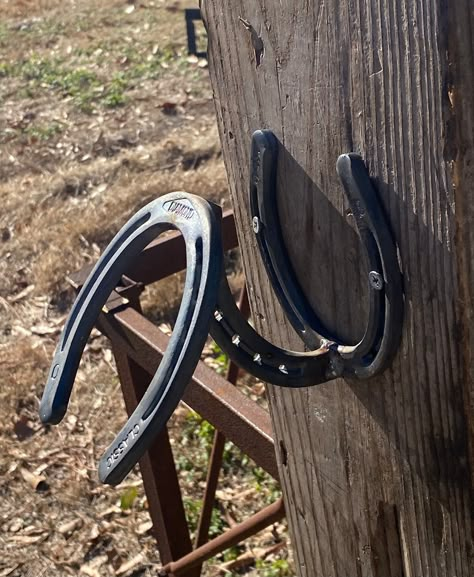 Looking for a gift for the horse lover in your life, something simple to hang in your barn, ok even something unique to go with your western/rustic home decor.  Simple horseshoe cowboy hat hanger.  Made from 3 horseshoes cut and welded together.  The hat hanger is made from new horseshoes.  Great for holding your favorite hat up and out the way. It will hold other hats as well besides cowboy hats.  It comes pre-drilled with 2 holes that are 1/4 inch in diameter for mounting.  Due to different mo Horseshoe Hat Rack, Horseshoe Ideas Welding Projects, Horse Shoe Welding, Cowgirl Essentials, Western Rustic Home Decor, Cowboy Hat Hanger, Horseshoes Ideas, Beginner Welding Projects Ideas, Horseshoe Decorations