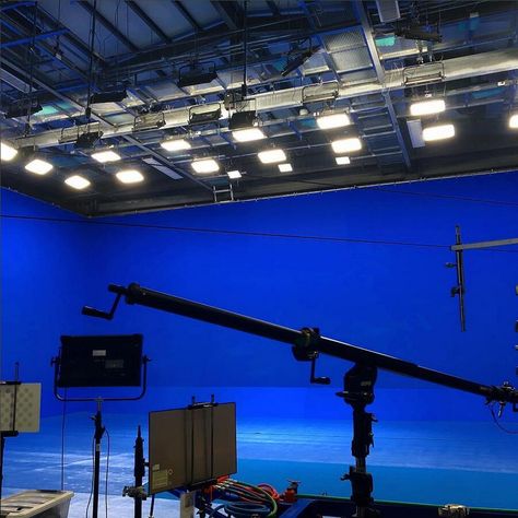 GETOP Systems, a Taiwanese video integration provider, describes why Rosco DigiComp HD is the ideal blue screen paint for virtual production studios. Virtual Production, Michael Myers Mask, Film Props, Screen Painting, Production Studio, Screen Film, Blue Screen, Studio Interior, Film Set