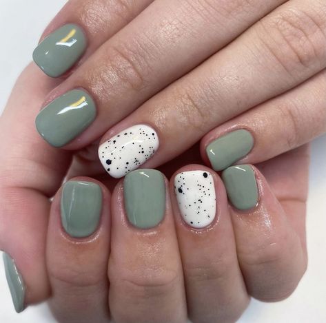 Sage Green Nails, Short Gel Nails, Green Nail Designs, Simple Gel Nails, Her Nails, Cute Gel Nails, Short Acrylic Nails Designs, Dipped Nails, Gel Nail Designs