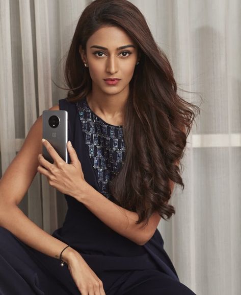 Erica Fernandes TV hottie is a style icon for young people | IWMBuzz Tv Actress Images, Erica Fernandes, Actress Images, Indian Tv Actress, Photoshoot Dress, Bollywood Girls, Girls Dp, A Style, Indian Beauty Saree