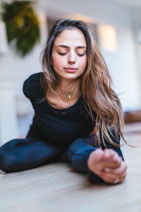 Talia Sutra, Creative Yoga Flow, Ashtanga Yoga Secondary Series, Isha Yoga Photo Poses, Yoga Editorial Photography, Slow Flow Yoga Sequence Asana, Yoga Photoshoot, Yoga For Balance, Yoga Mindfulness