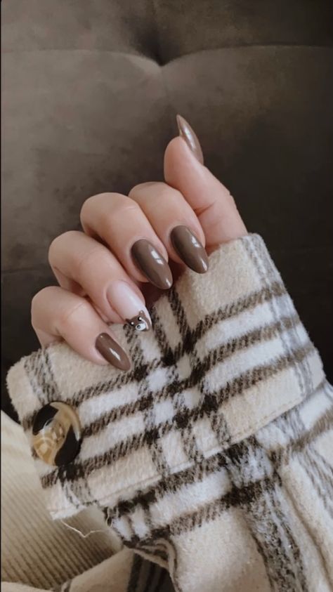 Barbara Kristoffersen, Lights Lacquer, Bears Nails, Nail Looks, Fall Gel Nails, Cute Nails For Fall, Claw Nails, Shine Nails, Minimal Nails