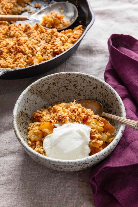 This skillet apple crisp recipe couldn’t be easier. With just three ingredients, it uses a clever shortcut ingredient: instant oatmeal packets. Serve it for breakfast or dessert. Skillet Apple Crisp, Best Apple Desserts, Instant Oatmeal Packets, Oatmeal Crisp, Tasty Sweets, Apple Breakfast, Apple Crisp Recipe, Seasonal Desserts, Apple Oatmeal