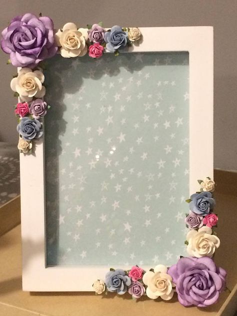 Gorgeous photo frame decorated with paper flowers 10x15cm Cadre Photo Diy, Photo Frame Crafts, Photo Frame Decoration, Flower Picture Frames, Picture Frame Crafts, Wedding Decor Photos, Birthday Photo Frame, Diy Photo Frames, More Than Meets The Eye