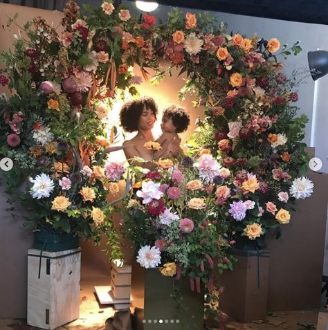 Flower Business, Wedding Fair, Flower Backdrop, Photo Op, Photography Inspo, Birthday Decorations, Floral Wreath, Birthday, Flowers