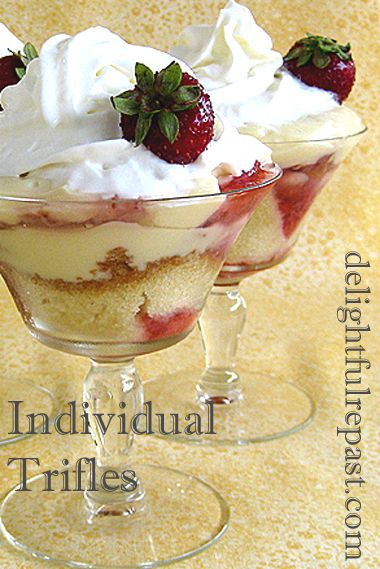 Trifle For Two, Small Trifle Recipes, Individual Trifle Desserts Cups Christmas, Small Trifle Desserts, English Trifle Recipe Traditional, Triffle Desserts Cups, Individual Trifle Desserts Cups, Soup Soiree, British Trifle Recipe