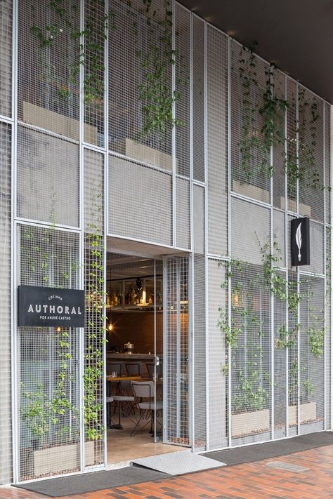 Gallery of Authoral Restaurant / BLOCO Arquitetos - 9 Restaurant Facade, Restaurant Exterior Design, Restaurant Exterior, Metal Facade, Green Facade, Design Restaurant, Shop Fronts, Shop Front Design, Shop Front