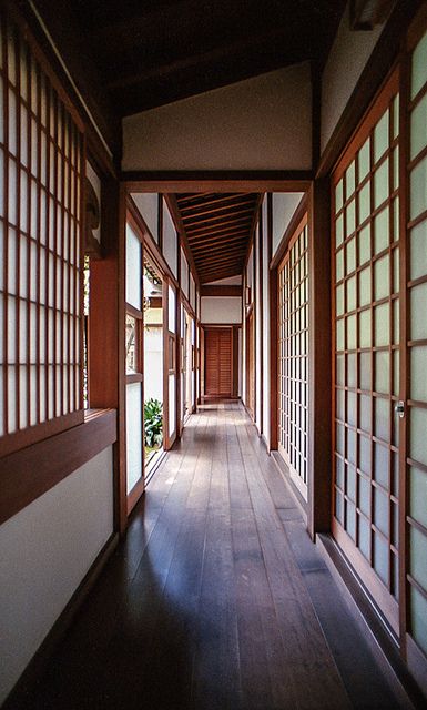 Japanese Corridor, Architecture Japanese, Ryoanji, Japanese Buildings, Japanese Home Design, Traditional Japanese Architecture, Japanese Style House, Traditional Japanese House, Japanese Interiors