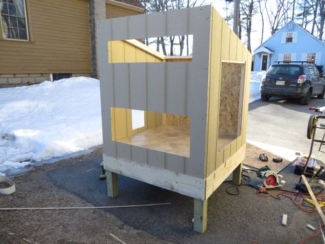 End of day one of building. The coop sits of 4"x4" posts and has a linoleum floor. The framing is 2"x3" lumber. | BackYard Chickens - Learn How to Raise Chickens Chicken Coop Backyard, Chicken Coop Plans Free, Chicken Coop Garden, Simple Sketches, How To Raise Chickens, Chicken Coop Run, Coop Ideas, Raise Chickens, Chicken Coop Plans