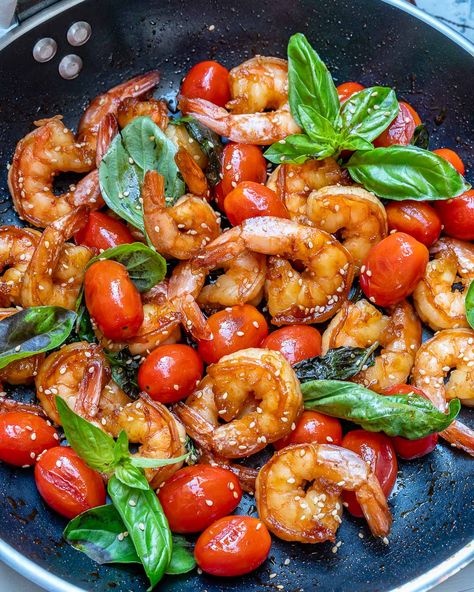 Easy Shrimp +Tomato + Basil Stir Fry for Clean Eats! | Clean Food Crush Basil Stir Fry, Clawdia Wolf, Shrimp Tomato, Stir Fry Shrimp Recipes, Wolf Aesthetic, Cafe Display, Cooking Light Recipes, Florida Fish, Shrimp And Asparagus