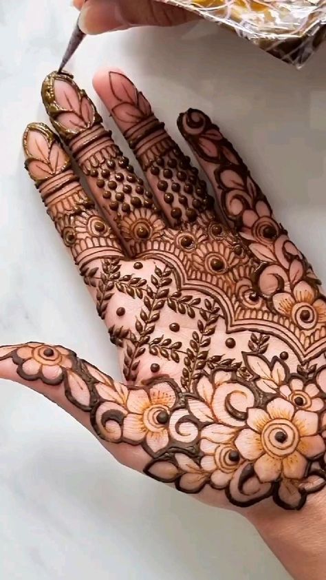 Mehndi Designs Fingers, Fingers Mehndi Designs, Front Hand Mehndi Designs, Fingers Mehndi, Front Hand Mehndi, Tato Henna, Circle Mehndi, Latest Henna Designs, Mehndi Designs For Kids