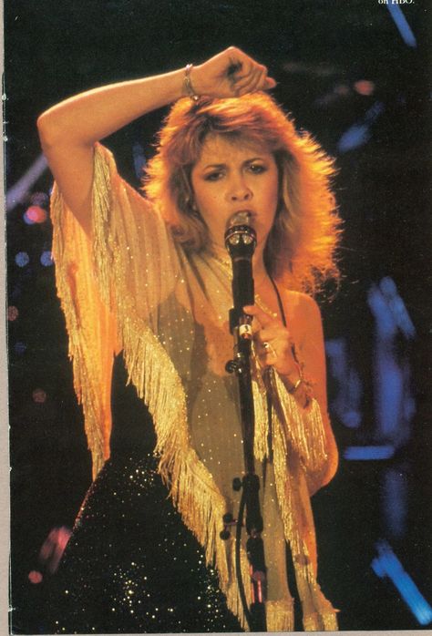 Stevie Nicks Concert, Gold Dust Woman, Stephanie Lynn, Stevie Nicks Style, Ancient Queen, Lindsey Buckingham, Stevie Nicks Fleetwood Mac, Style Muse, Gold Dust