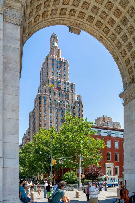 Why One Fifth Avenue Is Still One of NYC’s Most Star-Studded and Desirable Buildings | Architectural Digest Fifth Avenue Aesthetic, Fifth Avenue Nyc, Candace Bushnell, William Martin, Charlotte York, Washington Square Park, Senior Trip, Washington Square, Patti Smith