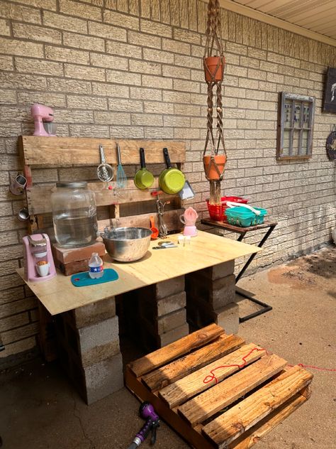 My kids love this!!! Putting that old pallet and cinder blocks to use. Cinder Block Mud Kitchen, Mud Kitchen For Kids, Kids Mud, Cinder Blocks, Cement Blocks, Future Garden, Diy Blocks, Mud Kitchen, Cinder Block