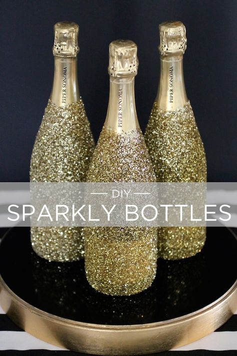 James Bond Party, Vegas Party, Photos Booth, Nye Party, Silvester Party, New Years Eve Decorations, Gold Diy, Wine Bottle Decor, Champagne Bottles