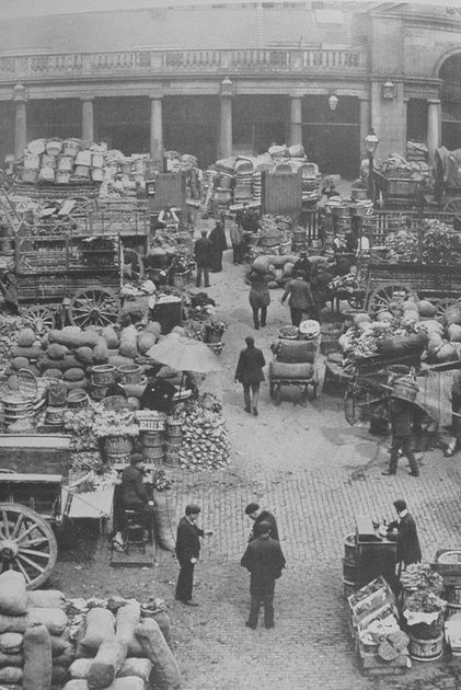 UK Photo And Social History Archive | General Views 1900s-1950s | Covent Garden 1950s Garden, London Markets, London Market, Australia History, Covent Garden London, Uk Photos, Fair Lady, Old London, Covent Garden