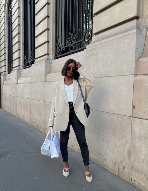 8 Ways to Make Your Skinny Jeans Cool in 2023 | The Everygirl Mary Jane Shoes Outfit, Classic Fashion Looks, Black Pants Outfit, Casual Weekend Outfit, French Women Style, Blazer Jeans, Outfit Formulas, Estilo Chic, French Women