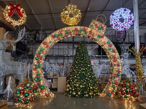 Don't replace #commercialchristmasdecor every year! Outdoor Commercial Christmas Decorations from Temple Display are commercial grade & built to last. Read all about it: https://www.templedisplay.com/outdoor-commercial-christmas…/ in our #Blog. Let us make your #commercialholidaydecor project EASY! #TuesdayMotivation #OutdoorLighting templedisplay.com Commercial Christmas Decorations Outdoor, Christmas Outdoor Display, Christmas Park Decorations, Christmas Light Display Ideas, Christmas Light Displays Outdoor, Christmas Arches Outdoor, Xmas Lights Outdoor Ideas, Diy Christmas Lights Outdoor, Christmas Yard Displays