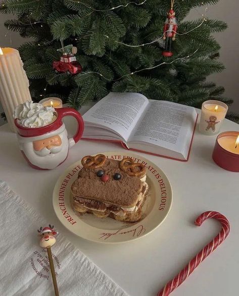 Christmas Breakfast Aesthetic, Christmas Coffee Shop, Christmas Dreaming, Cosy Christmas, Christmas Feeling, Christmas Inspo, Warm Christmas, Christmas Wonderland, Piece Of Cake