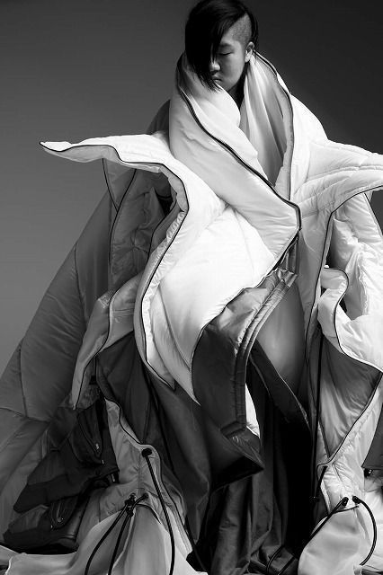 Takashi Nishiyama Dramatic Layers, Fashion Deconstruction, Architectural Fashion, Deconstruction Fashion, Sculptural Fashion, Conceptual Fashion, Weird Fashion, Futuristic Fashion, Avant Garde Fashion