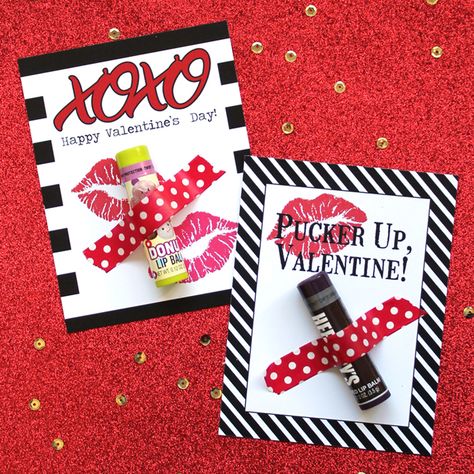 Free printable handmade Valentine's Day cards idea with a lip gloss/chapstick theme. Perfect for tweens to hand out at school. Chapstick Valentine, Diy Mustache, Class Treats, Bad Valentines, Friends Valentines Day, Valentine's Day Printables, Valentine Activities, Friends Valentines, Homemade Valentines