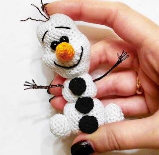 PATRONES AMIGURUMI GRATIS: PATRON GRATIS OLAF / FROZEN AMIGURUMI 47236 ☃️ Crochet Olaf, Crochet Animals Free Patterns, Christmas Crochet Patterns, Crochet Animals, Christmas Crochet, Olaf, Olaf The Snowman, Amigurumi Pattern, Crochet Pattern