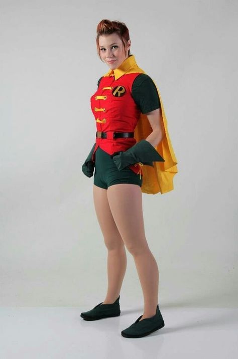 BatGirl and Robyn CosPlay Female Robin Costume, Robin Superhero, Robin Girl, Female Robin, Robin Costume, Robin Cosplay, Diy Costumes Women, Batman And Robin, Geek Girls