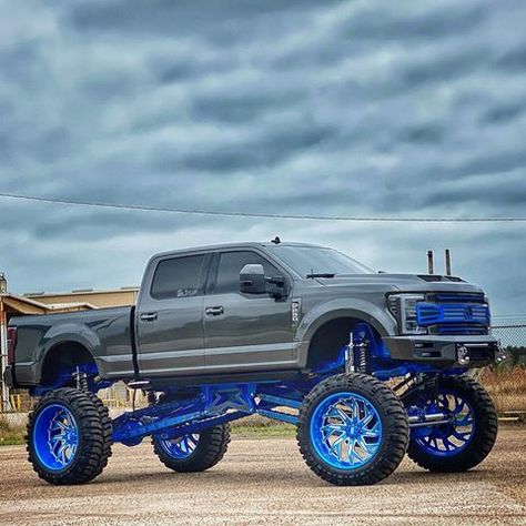 @l3vlup Follow @cencal_trucks @mrcencalhimself (personal) @cencalimages (photography) #cencaltrucks #cencal #duramax #cummins #powerstroke… Lifted Ford Truck, Truck Lift Kits, Jacked Up Chevy, Jacked Up Truck, Country Trucks, Trucks Lifted Diesel, Cars Jeep, Cars Mercedes, Future Trucks