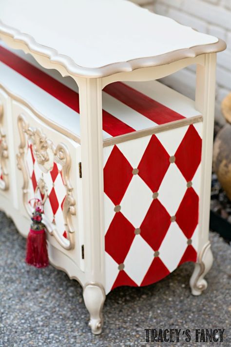 Patterns Painting, Muebles Shabby Chic, Whimsical Painted Furniture, Whimsical Furniture, Paint Black, Furniture Rehab, Painted Chairs, Funky Painted Furniture, Funky Furniture