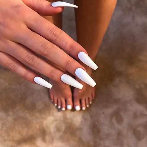 +28 Top Long White Nails Long White Nails, White Coffin Nails, Milky Nails, White Acrylic Nails, Basic Nails, Long Acrylic Nails Coffin, Coffin Nails Long, Fire Nails, Dream Nails