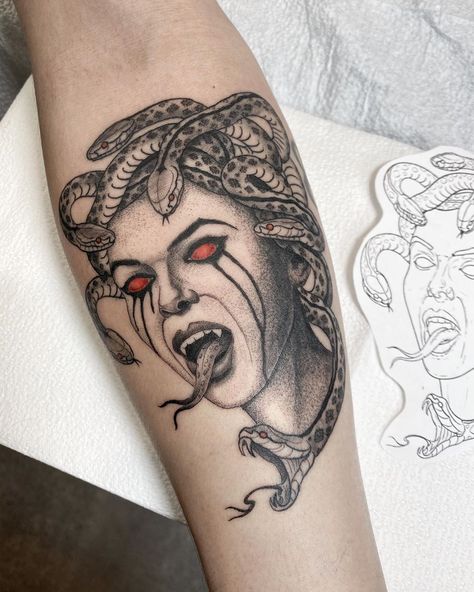 Rome Tattoo, Roman Tattoo, Swan Tattoo, Snake Skull, Tattoo Snake, Neotraditional Tattoo, La Tattoo, Medusa Tattoo, Latest Tattoos