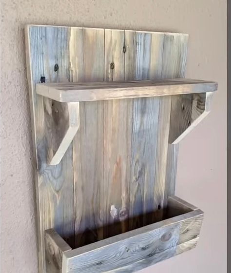 All items made are from reclaimed wood Easy Wood Working Project, Laif Hack, Small Pallet Wood Projects, Fence Board Projects, Leftover Wood Projects, Woodworking Smalls, Things To Make With Wood, Old Barn Wood Ideas, Simple Pallet Projects