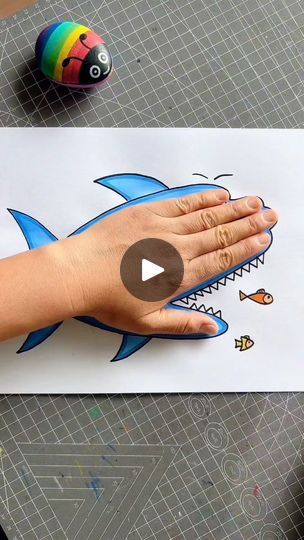 Drawings Of Fish Easy, Cute Shark Drawing Easy, Hand Tracing Art For Kids, Drawing Ideas Shark, Drawing For Kids Easy Children, Shark Easy Drawing, Sharks Drawing, Shark Drawing Easy, Drawing Shark