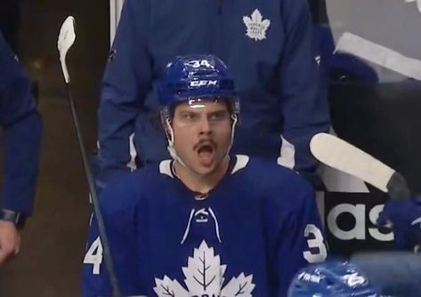 Toronto Maple Leafs Memes, Funny Nhl Pictures, Funny Hockey Pictures, Hockey Reaction Pics, Nhl Funny, Hockey Players Funny, Hockey Funny, Boys Hockey, Hockey Boards