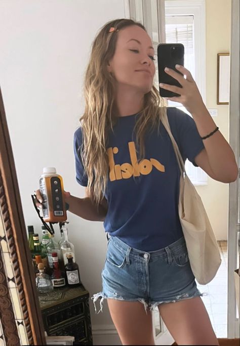 Olivia Wilde, Star Style, Levi's 501, July 15, High Rise Shorts, Star Fashion, Athens, Instagram Story, Print T Shirt