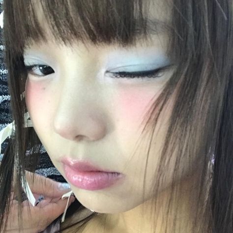 2000s Makeup Looks, Japanese Makeup, Makeup Tut, Cute Makeup Looks, Blue Eyeshadow, Blue Makeup, Asian Makeup, Pretty Makeup, Cute Makeup