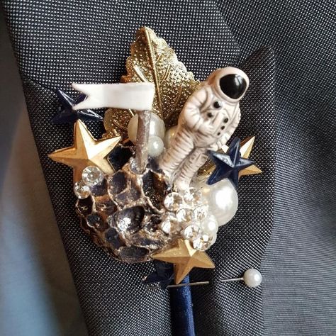 Celestial Wedding Boutonniere, Celestial Flower Bouquet, Space Bouquet, Celestial Bouquet, Aesthetic Weddings, Alternative Groom, Celestial Wedding Theme, Groom Buttonholes, Wedding Boutonnieres