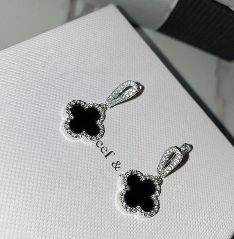 Earrings Expensive, Van Cleef Earrings, Carcase Iphone, قلادات متدلية, Expensive Jewelry Luxury, Luxe Jewelry, Jewelry Luxury, Dope Jewelry, Girly Accessories