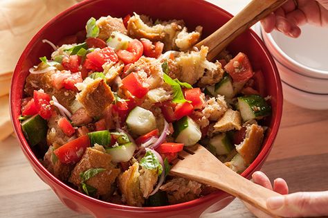 Panzanella (Tuscan Bread Salad) Pizza Side Dishes, Bread Salad Recipe, Tuscan Bread, Bread Salad, Lemon Vinaigrette, Cold Dishes, Italian Salad, Summer Side Dishes, Italian Recipes Authentic