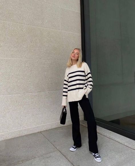 Striped Sweater Outfit, 00s Mode, Converse Outfits, White Striped Sweater, Pullover Outfit, Stripe Outfits, Sweater Outfit, Outfits With Converse, Looks Black