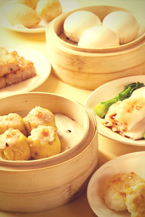 Beautiful Dim Sum | Learn to make delicious dim sum with our recipes and step-by-step tutorials at DimSumCentral.com. Dim Sung Recipes, Steam Vegetables Recipes, Dim Sum Party, Bamboo Steamer Recipes, Wonton Dumplings, Steam Vegetables, Siu Mai, Dim Sum Recipes, Food Of The Gods