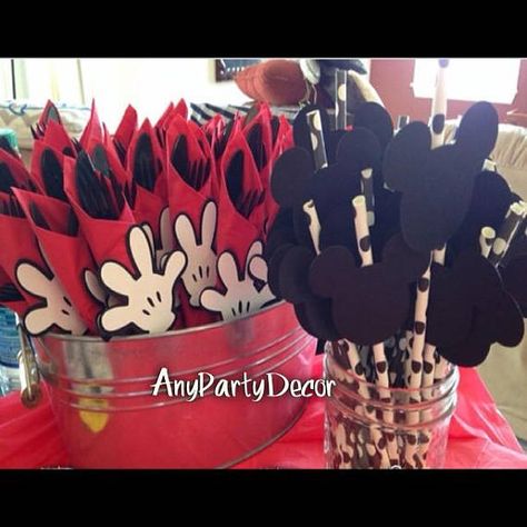 Mickey Mouse Hands, Mickey Mouse Theme Party, Mickey Baby Showers, Mickey Mouse Birthday Decorations, Mickey First Birthday, Mickey 1st Birthdays, Twodles Birthday, Mickey Mouse Themed Birthday Party, Mickey Mouse Baby Shower