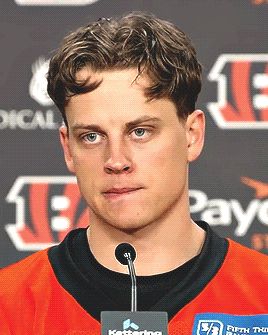 Joe Burrow Hair, Joe Burrow Haircut, Joe Burrow Shirtless, Joe Burrow Cute, Joe Shiesty, Nfl Quarterback, Joe Borrow, Smokin Joes, Football Books