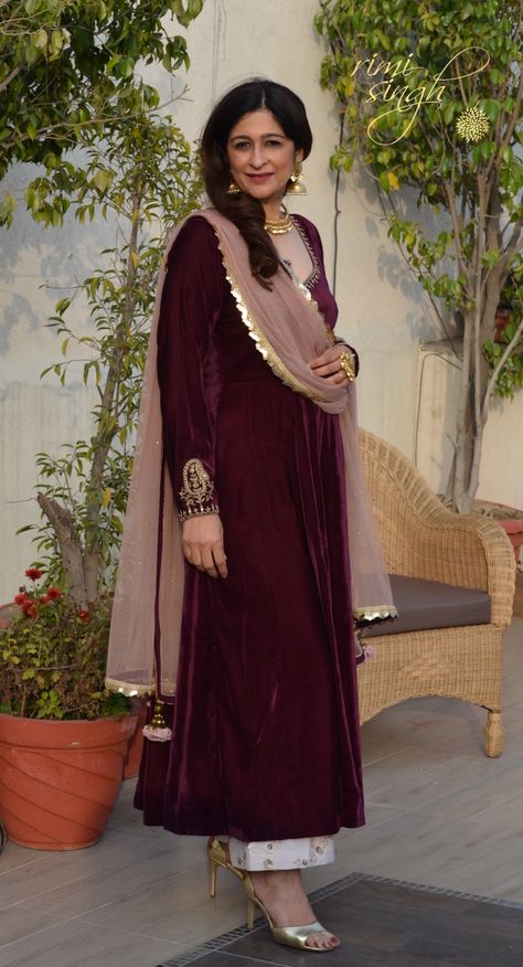 Velvet Suit Design, Velvet Dress Designs, Latest Dress Design, Kurti Neck, Casual Indian Fashion, Velvet Dresses, Pakistani Fancy Dresses, Velvet Clothes, Dress Design Patterns