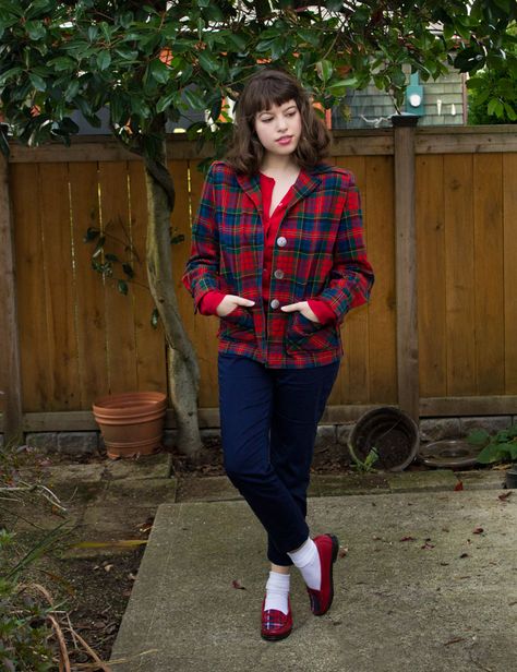 Pendelton plaid jacket loafers. LOVE the color blocking and the bobby sox with the flats. Great look via Vixen Vintage blog. Washington State Aesthetic, 1940 Clothing, Wide Wale Corduroy, Retro Clothes, 50s Outfits, Rachel Antonoff, Pendleton Shirts, Dancing Figures, Plus Size Fall Outfit