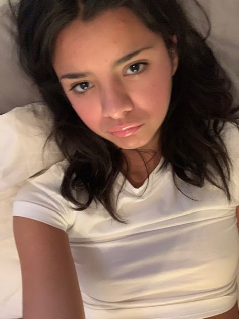 bedroom, high angle, white shirt, lying in bed Lying Down Selfie, Lying In Bed Selfie, High Angle Selfie, Bed Selfie, Lying In Bed, High Angle, Kendall Jenner, White Shirt, Bedroom