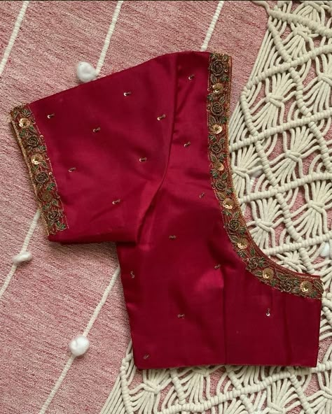 Aari Work Blouse Short Sleeve, Jarthosi Work Blouse Simple, Maroon Blouse Designs, Blouse Designs Work, Blouse Maggam Works, Simple Aari Design, Blouse Design Bridal, Simple Work Blouse Designs, Simple Aari Work Blouse Designs