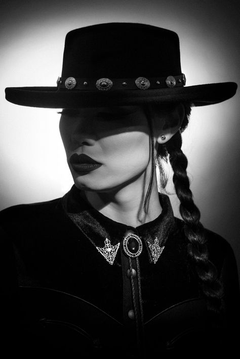 Southern Gothic Fashion, Goth Cowboy, Western Glam, Cowboy Aesthetic, Black Cowgirl, Cowgirl Aesthetic, Western Hat, Western Aesthetic, Southern Gothic