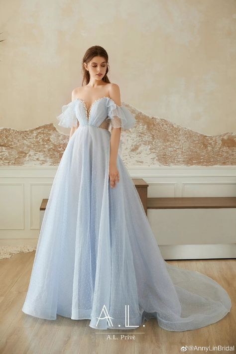 Pretty Blue Dress, Evening Wedding Guest Dresses, Doctor Dress, Split Prom Dresses, Princess Prom Dresses, Light Blue Wedding, Princess Gown, Blue Evening Dresses, Light Dress