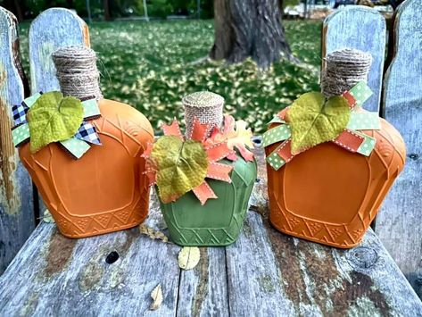 Crown Bottle Pumpkins, Crown Bottle Crafts Diy, Crown Royal Bottle Crafts Diy, Fall Craft Decor, Boozy Gifts, Crown Royal Crafts, Fall Season Crafts, Bottle Crafts Christmas, How To Paint Glass